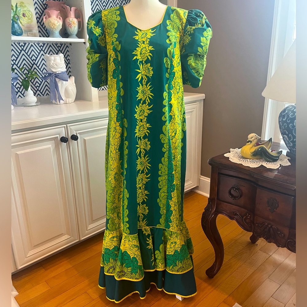 T & L Factory Hawaiian MuuMuu dress Large